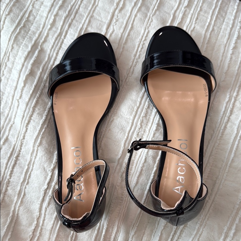 Women's Black sandals/heels